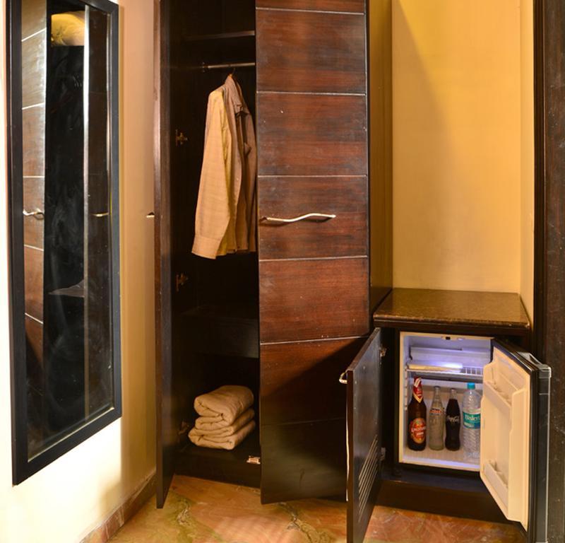 Hotel Shanti Palace West Nowe Delhi Zewnętrze zdjęcie
