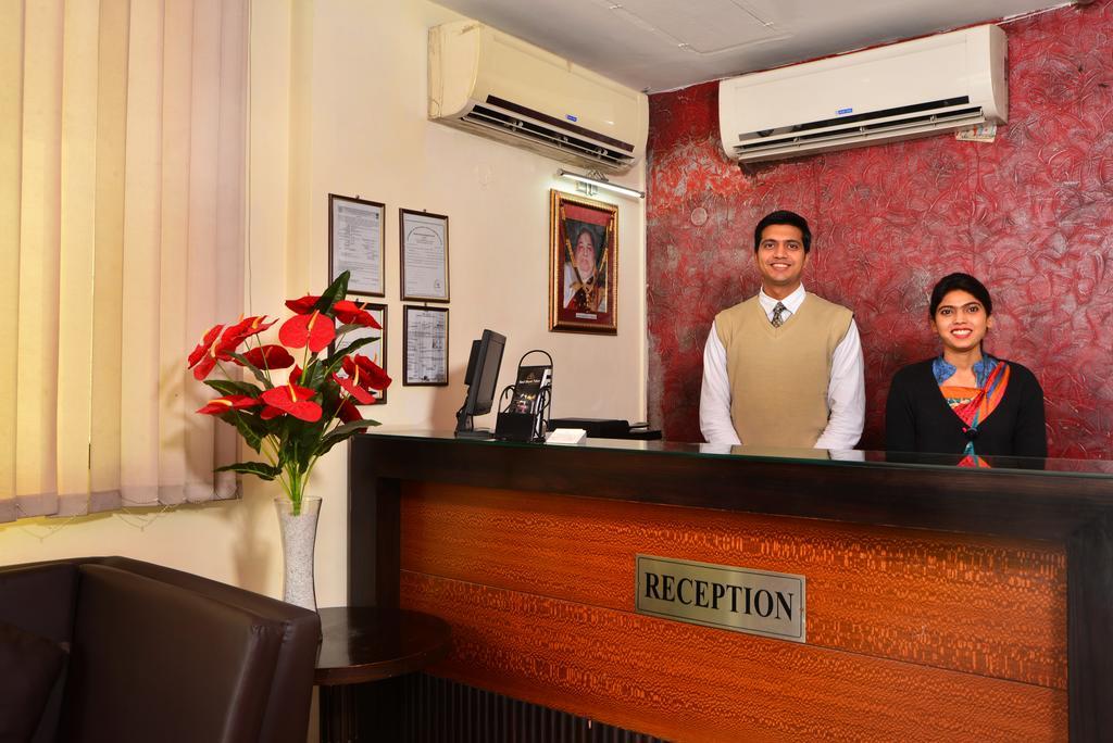 Hotel Shanti Palace West Nowe Delhi Zewnętrze zdjęcie