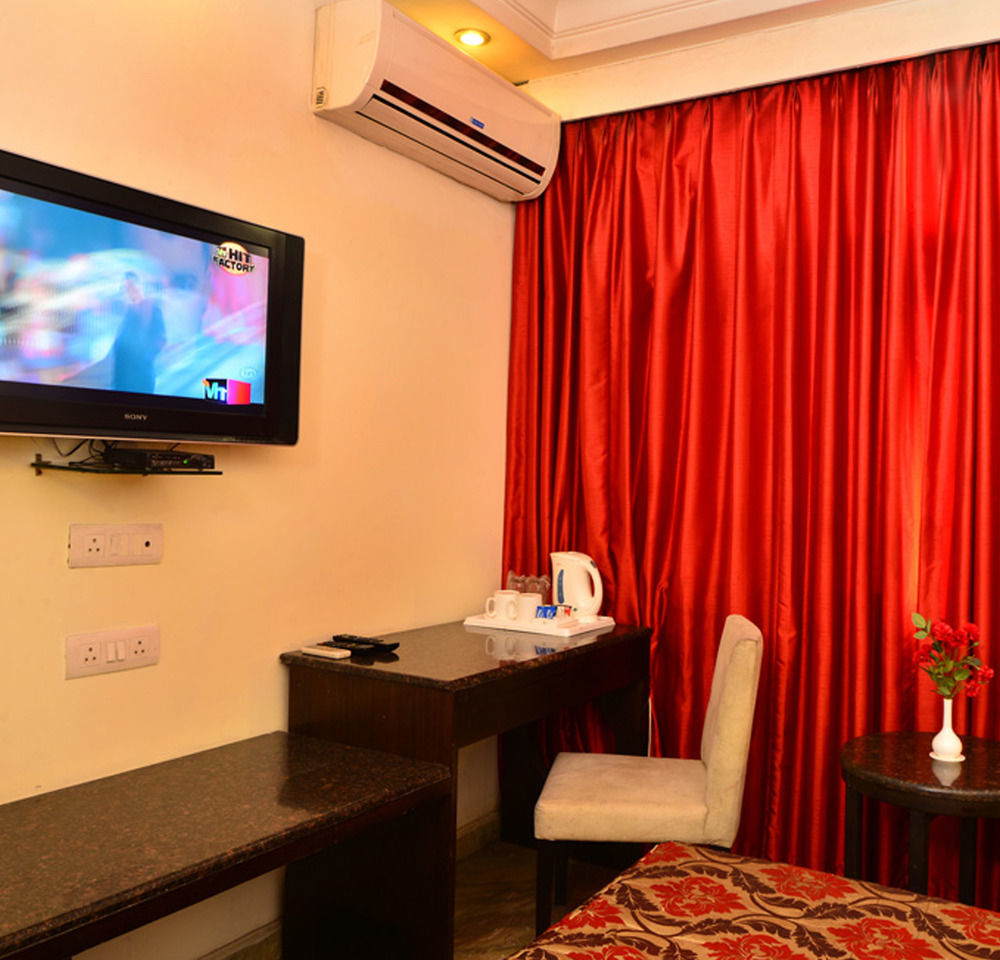 Hotel Shanti Palace West Nowe Delhi Zewnętrze zdjęcie