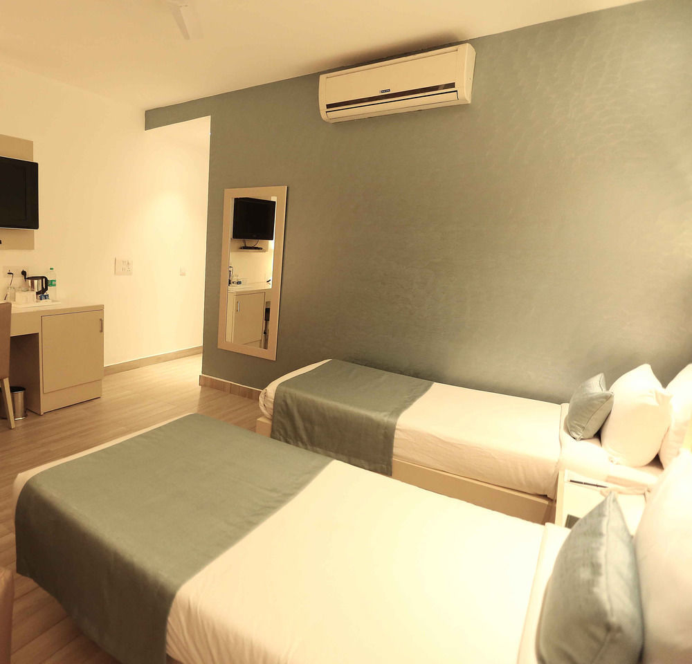 Hotel Shanti Palace West Nowe Delhi Zewnętrze zdjęcie
