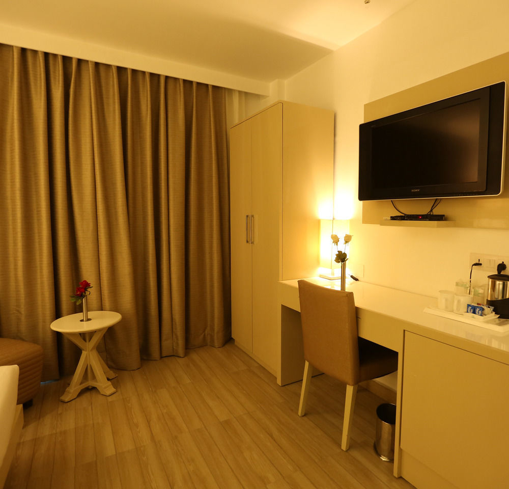 Hotel Shanti Palace West Nowe Delhi Zewnętrze zdjęcie
